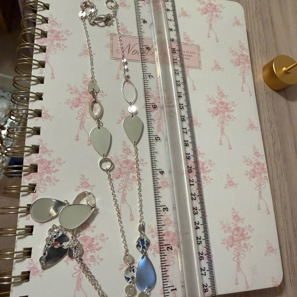 Elegant Silver Heart Necklace - Picture 3 of 3